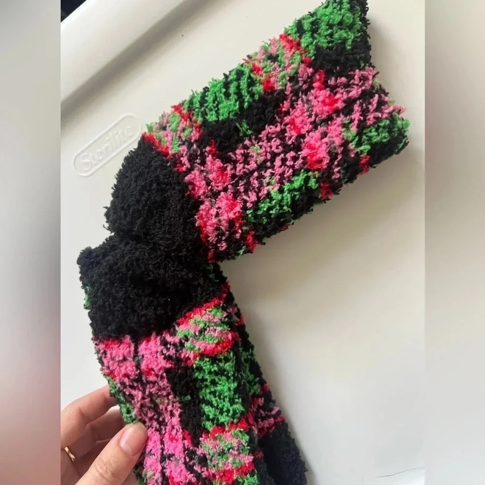 NWT Victoria’s Secret Pink Plaid‎ Crew Socks, Fuzzy Halloween Fall Barbie Comfy